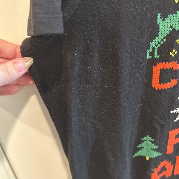 Home Alone Christmas Shirt from Torrid *Size 0/L* - Picture 4 of 4